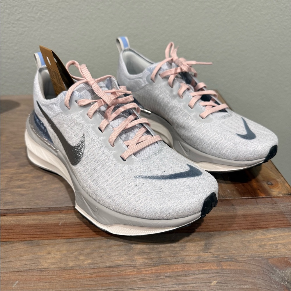 Nike Women's Gray and Pink. Invincible 3